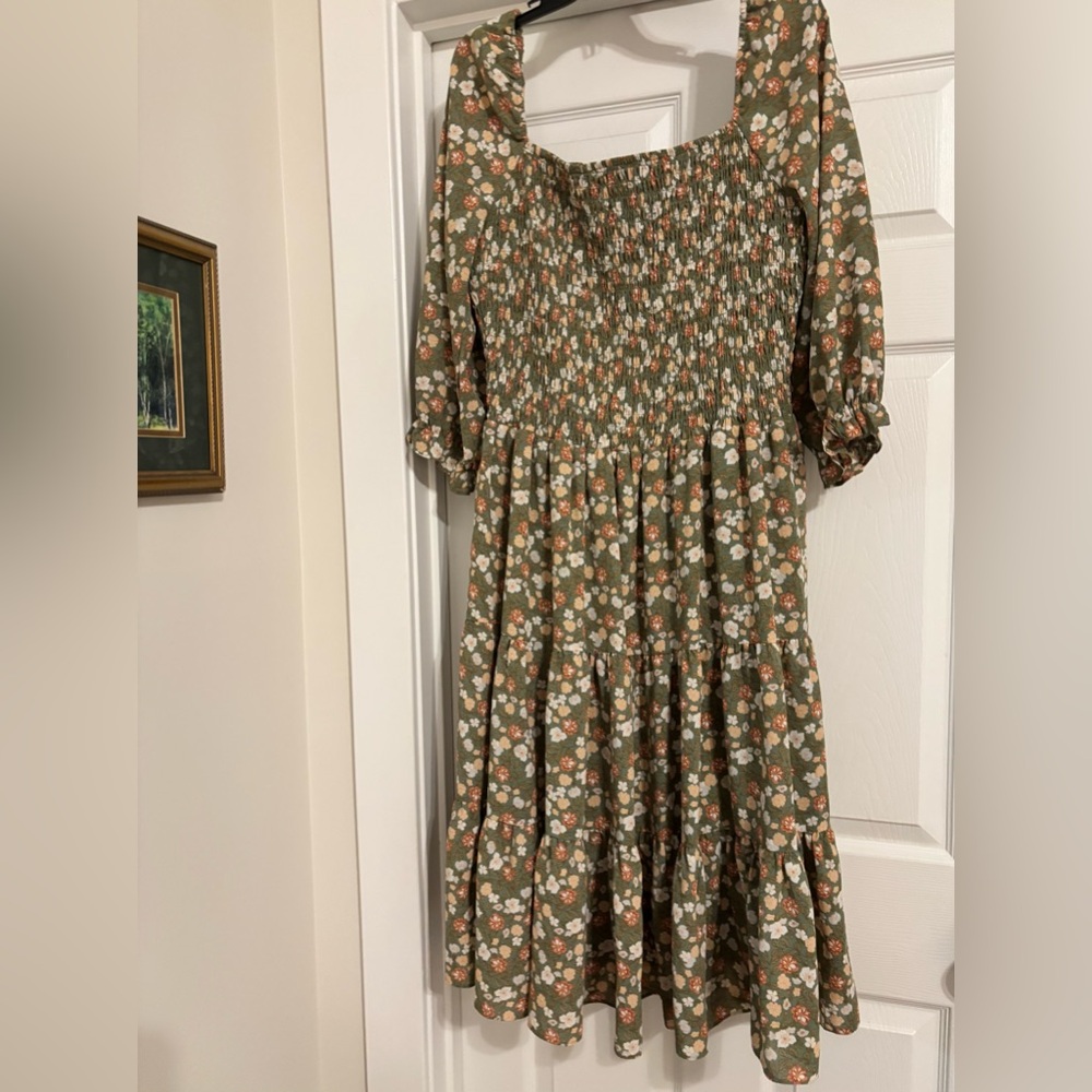 Baltic Born Women's Marta Smocked Midi Dress Size Size 1X Floral - Picture 5 of 9